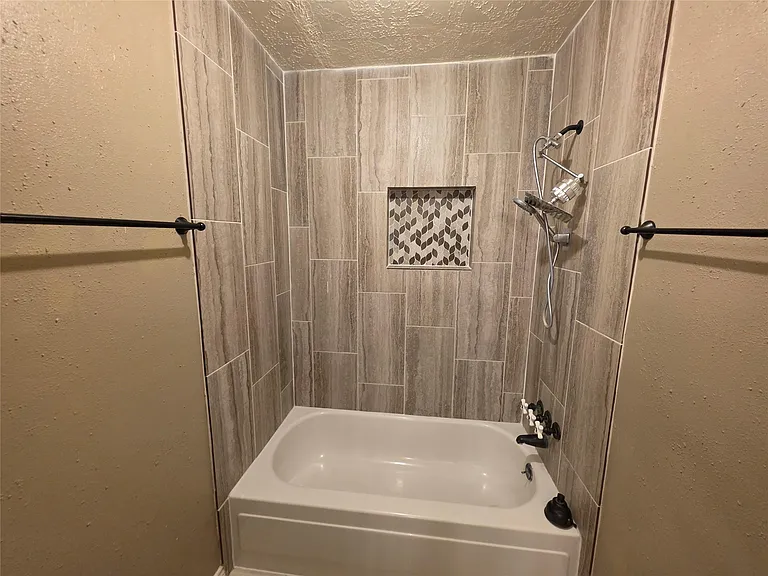 8607 Knoll Forest Dr — Photo 7