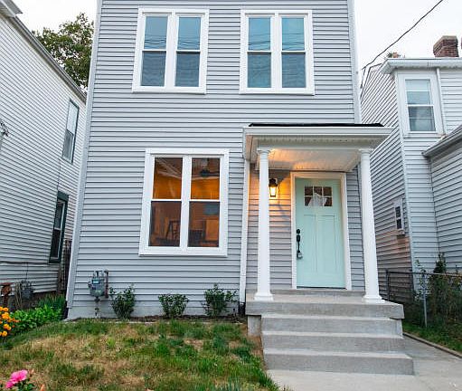 2nd image of 729 E Oak St