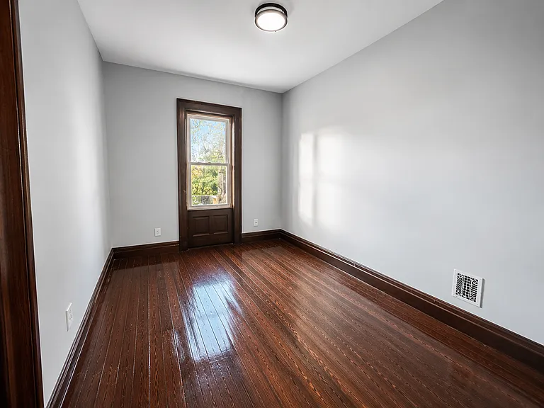 205 E Prospect Ave — Photo 17