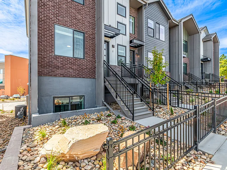 2 Ascent Trl — Photo 1