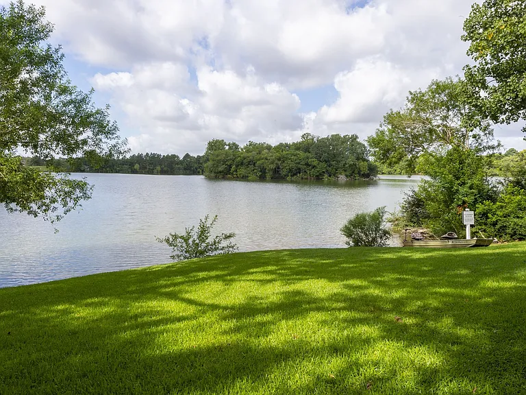 Breakers at Windmill Lakes — Photo 39