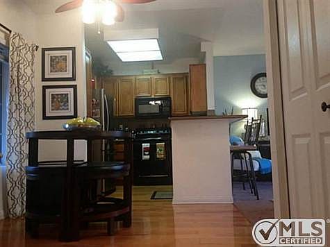 2nd image of 2220 Camino De La Reina Unit 212