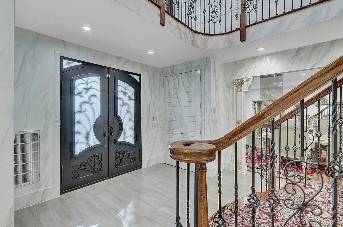 8 bed, 8000 sqft, $17,500 — Photo 2