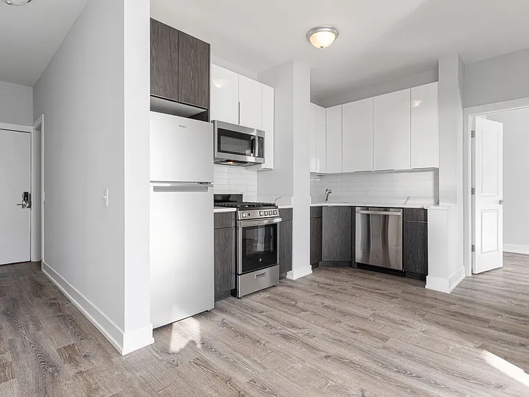 1625 W Howard St — Photo 41