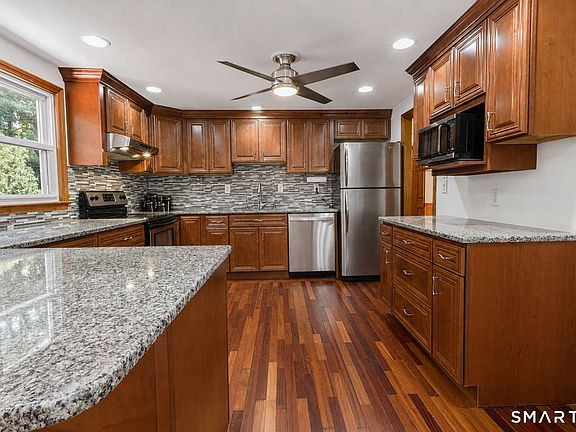 3rd image of 86 Simsbury Manor Drive