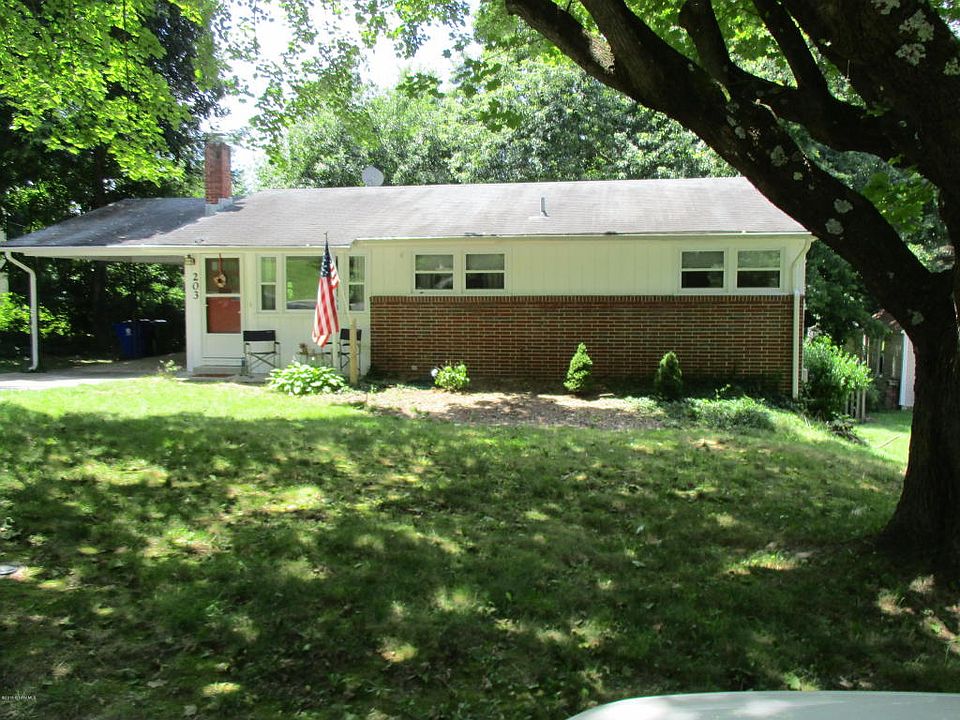 1st image of 203 Orchard View Ln