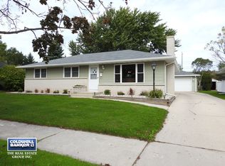 952 Rosemere Cir, Manitowoc, WI 54220