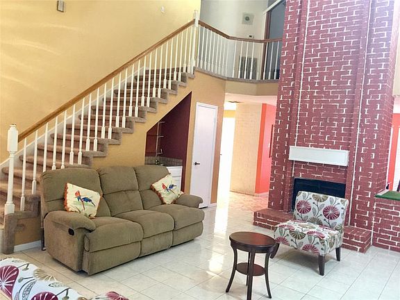 2nd image of 19739 Lake Hollow Ln