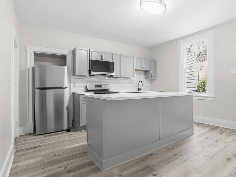 1030 Grand Ave — Photo 8