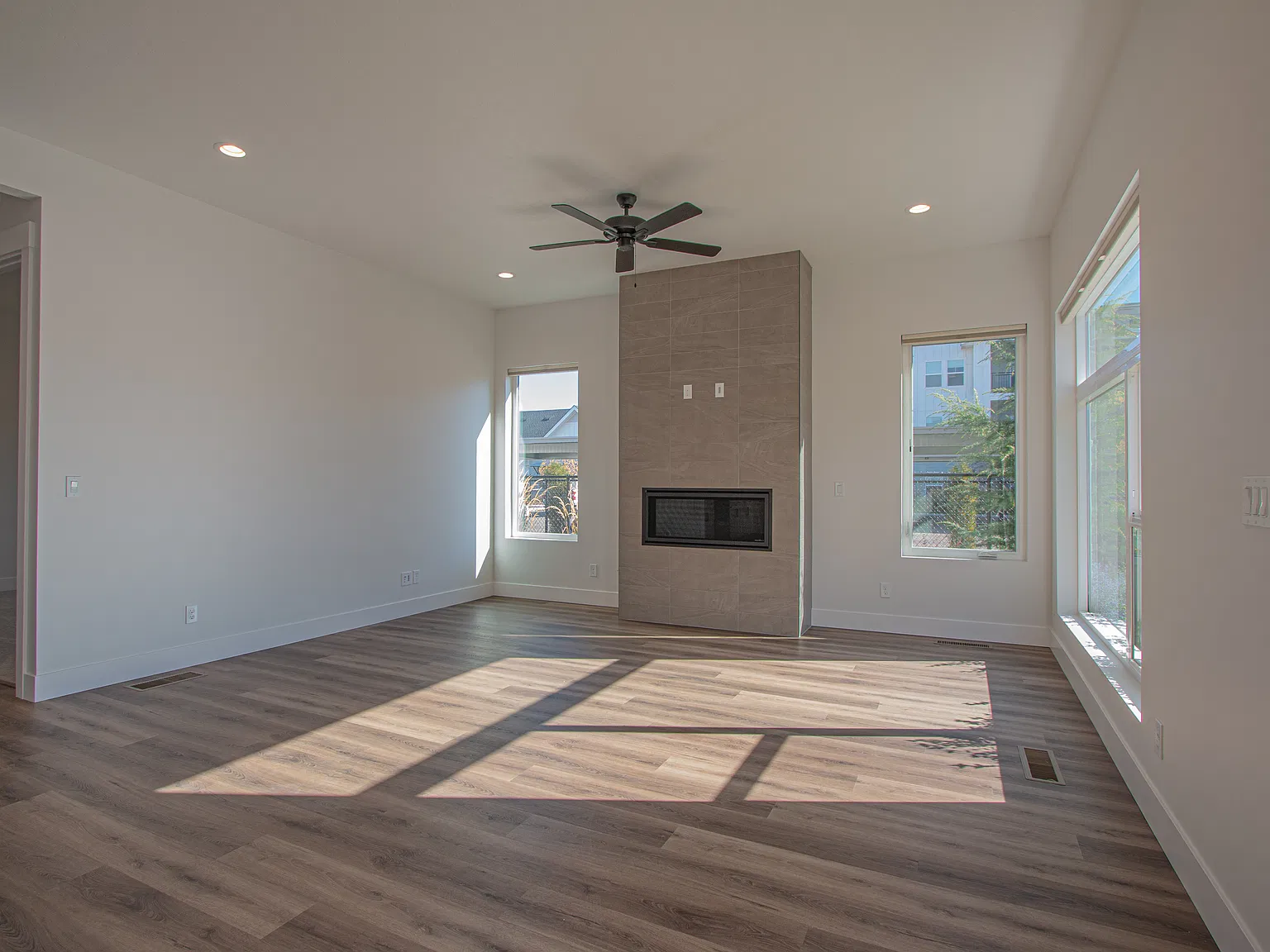 3 bed, 2153 sqft, $2,550 — Photo 3