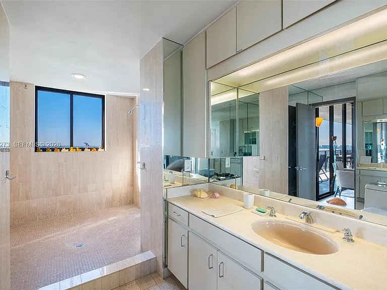 1000 Venetian Way #1501 — Photo 18