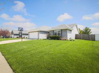 1516 Falcon Dr, Hartford, WI 53027