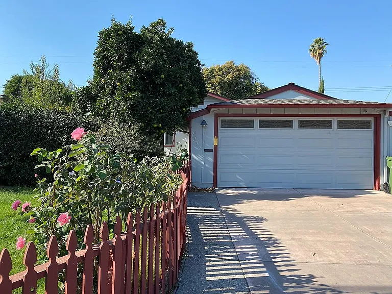 2212 Francis Ave — Photo 9