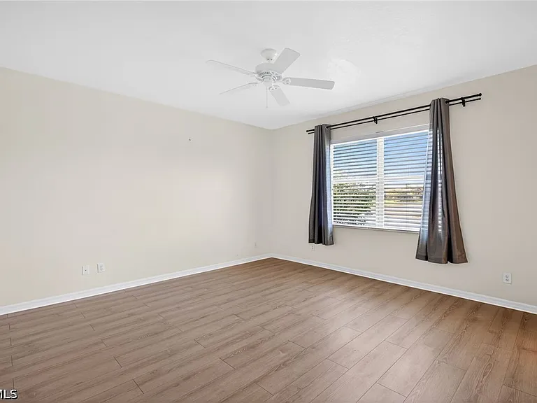 8369 Sumner Ave — Photo 14