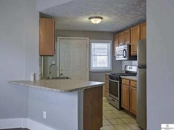 4th image of 4915 Davenport St APT 5