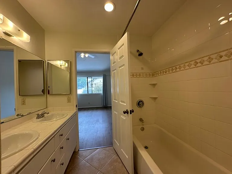 22865 Del Valle St #6 — Photo 25
