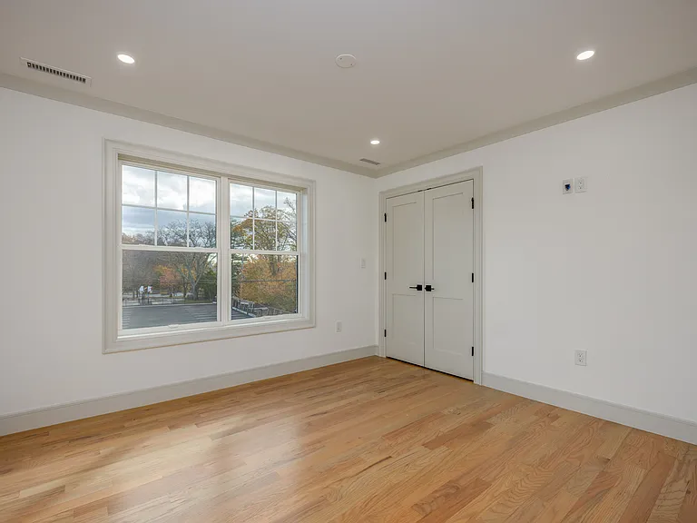 1 Victoria Ln — Photo 13