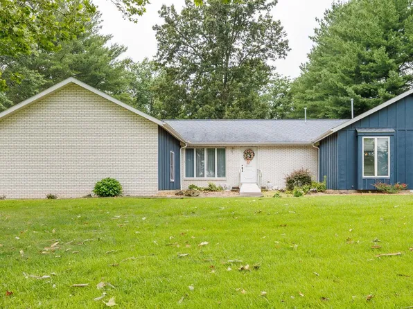 2405 S Washington St, Salem, IL 62881