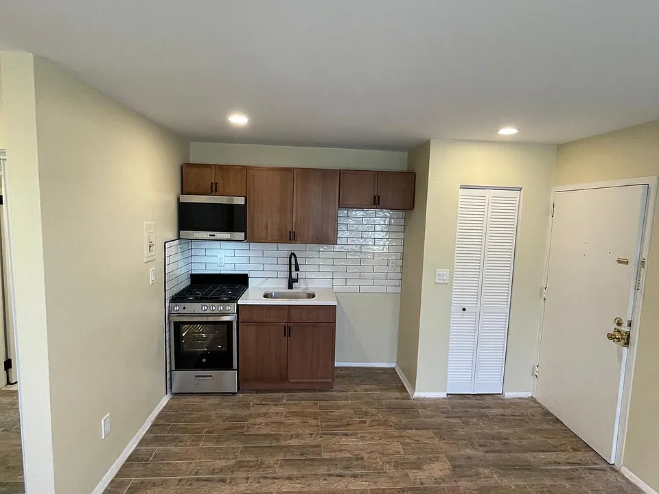 37-47 Westervelt Pl #A