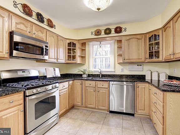 4th image of 1909 Woodgate Ln