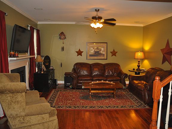 Cozy Family Room w/Gas Fire