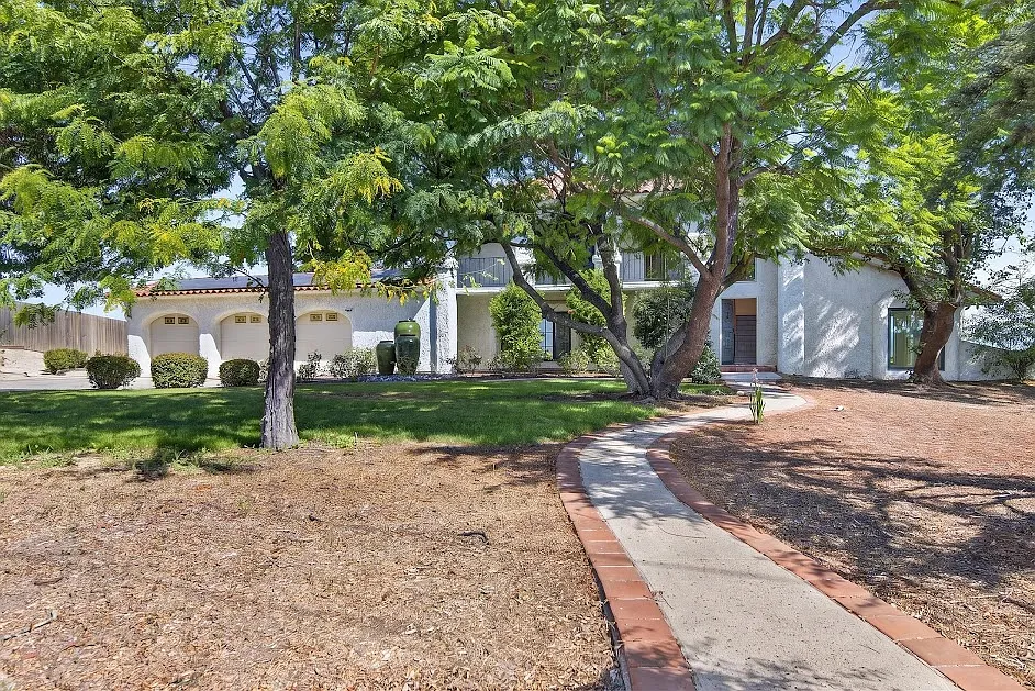 3 bed, 3590 sqft, $6,450 — Photo 2