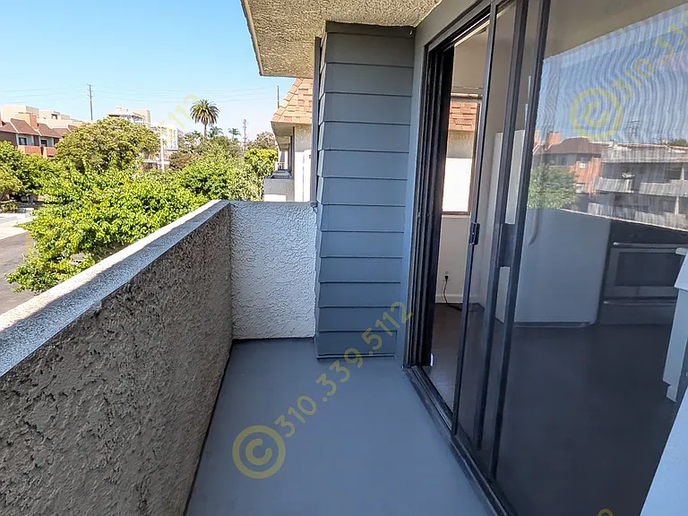 10758 Lawler St #7 — Photo 18