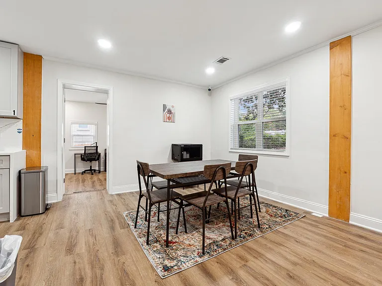 Venetian Dr SW — Photo 10