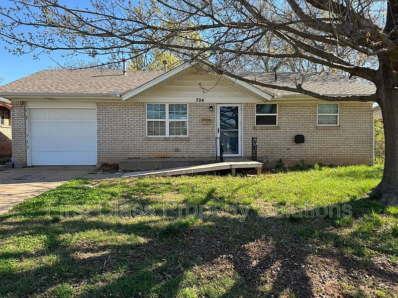 1st image of 704 N Gale Ave