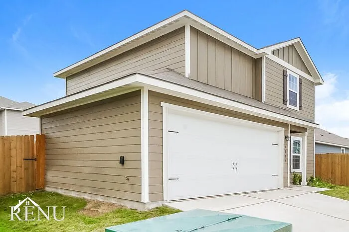 3 bed, 2.5 bath, 1428 sqft, $1,495 — Photo 2
