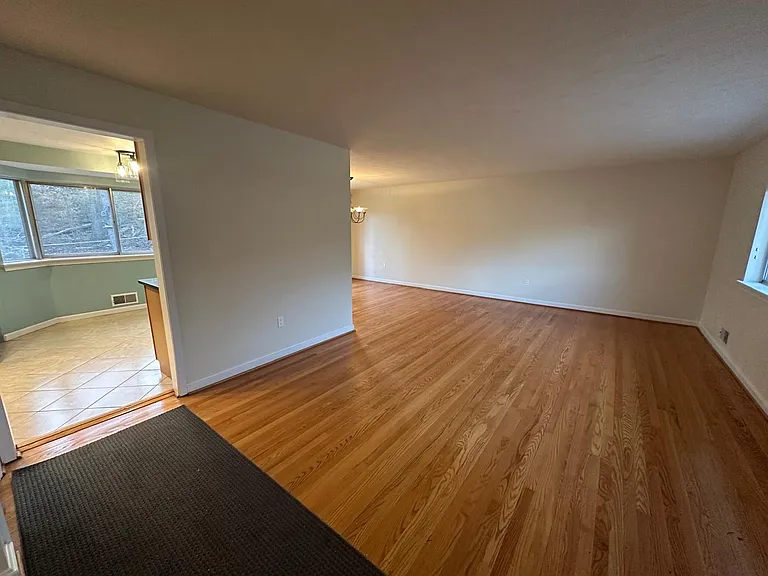 10404 Glenmore Dr — Photo 4