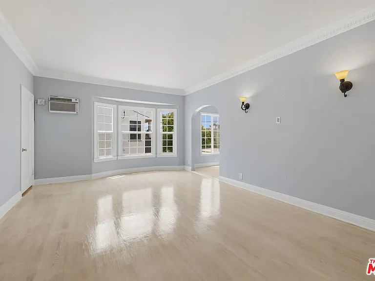 437 N Genesee Ave #1/2 — Photo 3