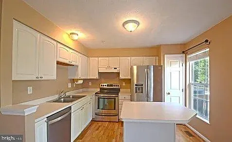 3 bed, 2.5 bath, 1960 sqft, $2,600 — Photo 4