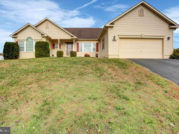 2944 Constellation Dr, Chambersburg, PA 17202