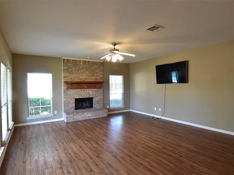 7993 Crampton Ln — Photo 5