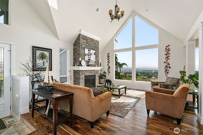 5th image of 921 Tibbling Road