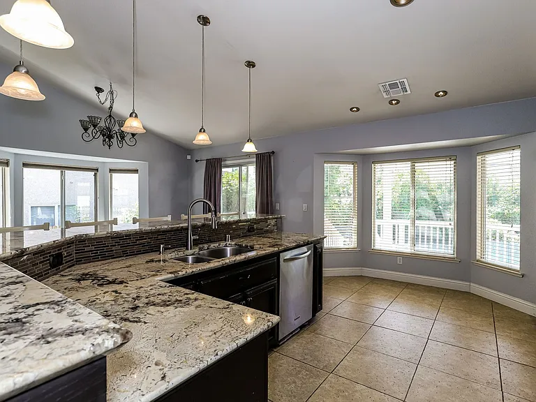 6512 Brockenhurst Dr — Photo 4