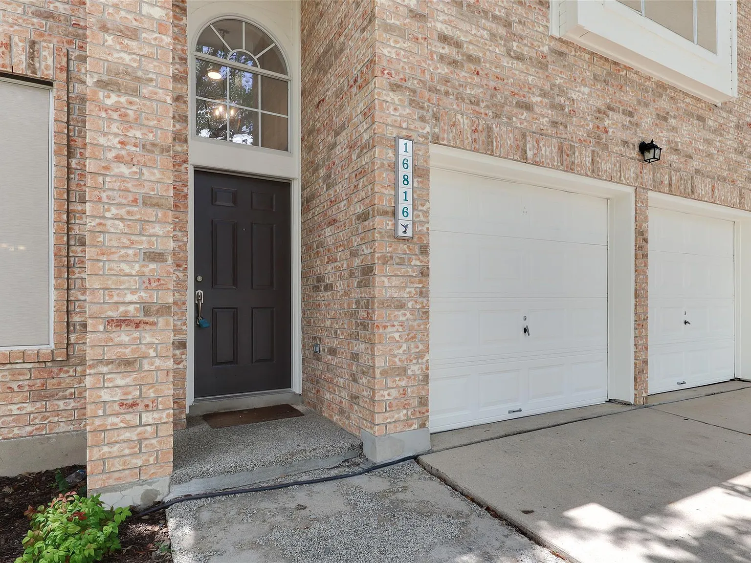 4 bed, 2.5 bath, 2296 sqft, $2,350 — Photo 3