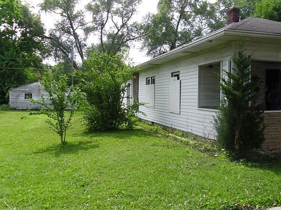 3rd image of 1218 N Warman Ave