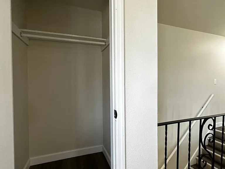 2746 Nicolet Dr — Photo 6