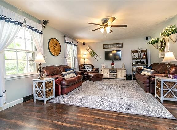 5th image of 84 N Greenwood Forest Dr