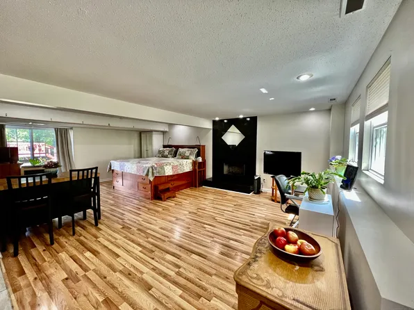 390 Stevenson Road, New Haven, CT 06515