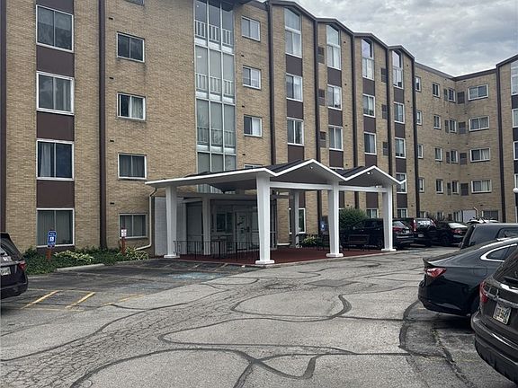 2nd image of 25735 Lorain Rd Unit 119