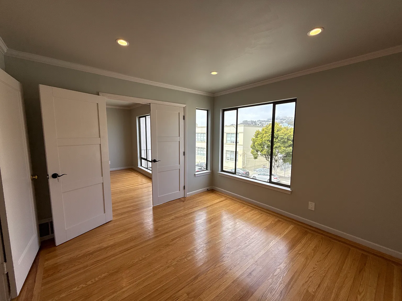2 bed, 1170 sqft, $4,880 — Photo 2