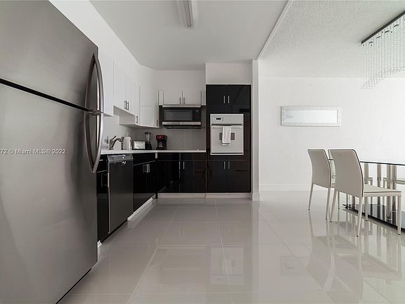 3rd image of 19390 Collins Ave APT 419