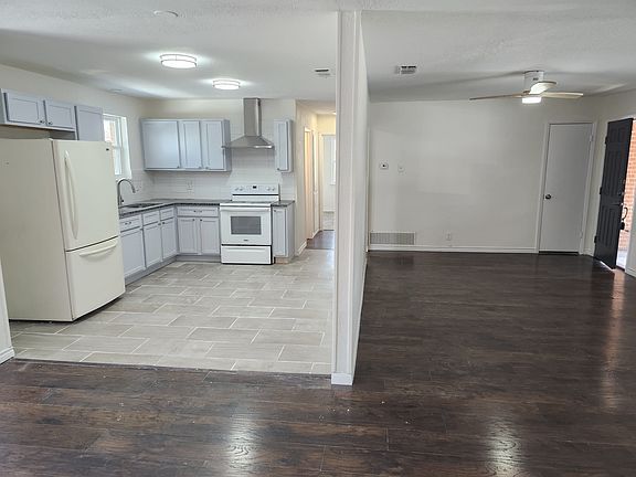 2nd image of 2721 Blue Ridge Dr