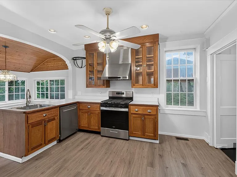 7325 Sutherland Ave — Photo 16