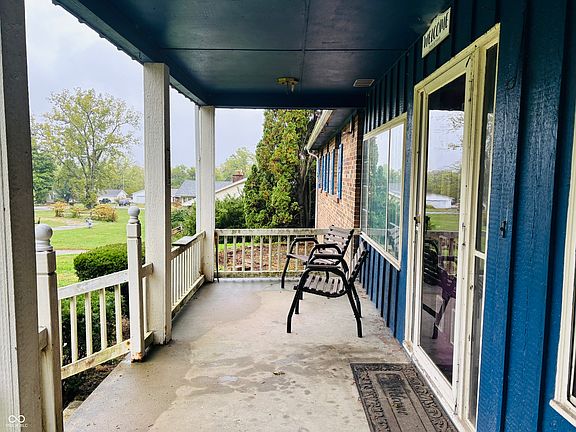 3rd image of 875 W Malone Dr