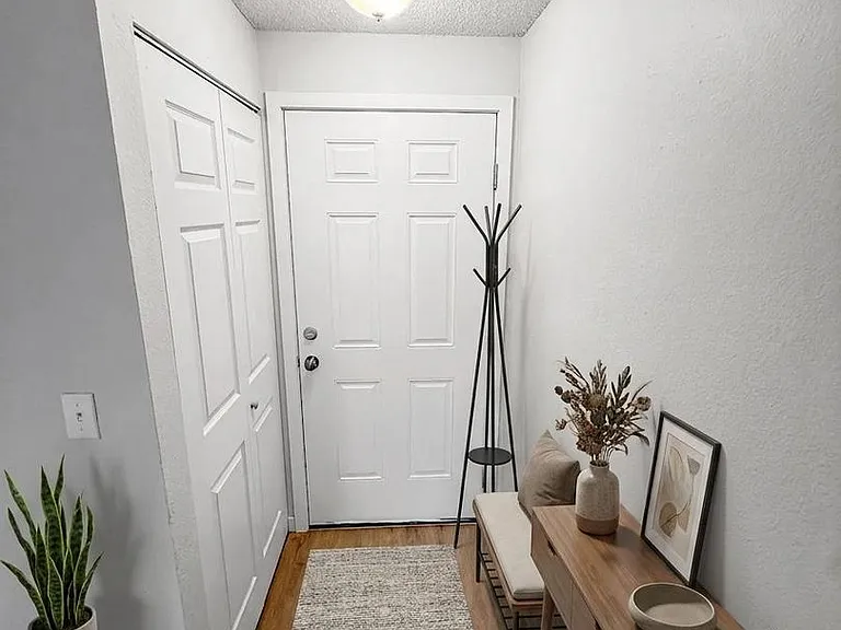 Meadowbrook Apartments — Photo 3