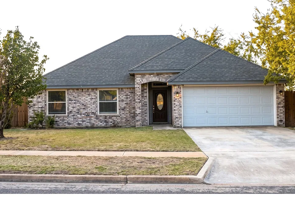 2702 Cactus Dr